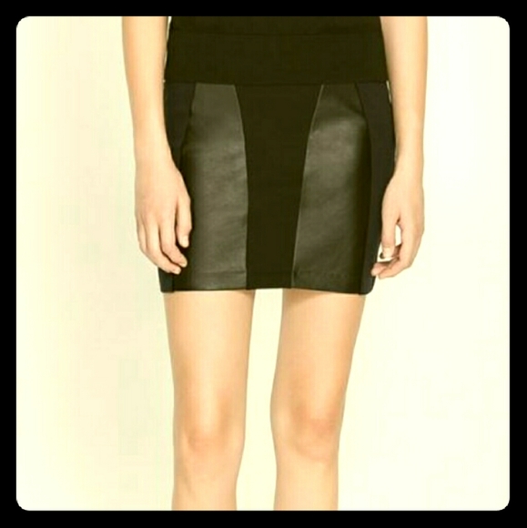 ZARA - Navy and Black Mini Skirt - Picture 1 of 9